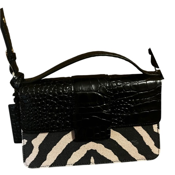 Vince Camuto Black and Cream Designer Shoulder Bag - Picture 6 of 9